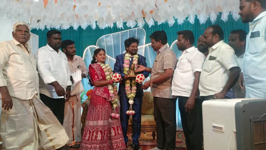 AdvocateVck's tweet photo. விக்கிரவாண்டி,திண்டிவனம்,சிறுவாடி 
ஆகிய பகுதிகளில் நடைபெற்ற திருமண
வரவேற்பில் கட்சியின்
பொதுச்செயலாளர் விழுப்புரம் 
நாடாளுமன்ற உறுப்பினர் எழுத்தாளுமை 
அண்ணன் துரை.ரவிக்குமார் அவர்களுடன் கலந்து கொண்டு 
மணமக்களை வாழ்த்திய போது
07.09.2026
@thirumaofficial @WriterRavikumar https://t.co/yrTMtVIS06