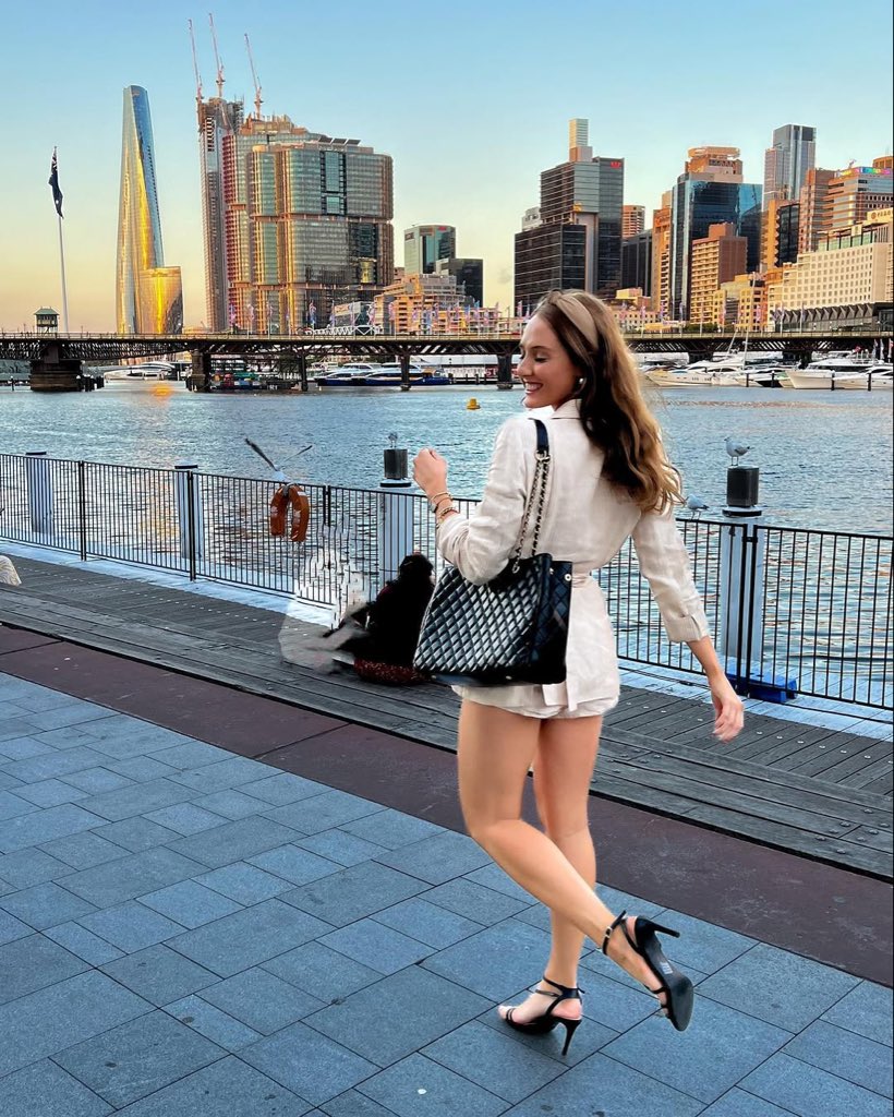 marissahoerman's tweet photo. Another moment for this outfit (that I 100% in love with ) 🤍 https://t.co/QHhUuoYADL