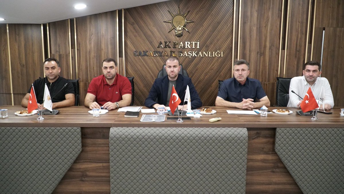 AKPartiSakarya's tweet photo. İlçe Başkanları Toplantısı İl Teşkilat Başkanımız Sayın Murat Salih Başer’in başkanlığında İl Başkanlığımızda gerçekleştirilmiştir.

Toplantıda alınan kararların teşkilatlarımıza ve partimize hayırlı olmasını temenni ediyoruz.
#ÇeyrekAsırlıkDestan https://t.co/oDvWj7VGXZ