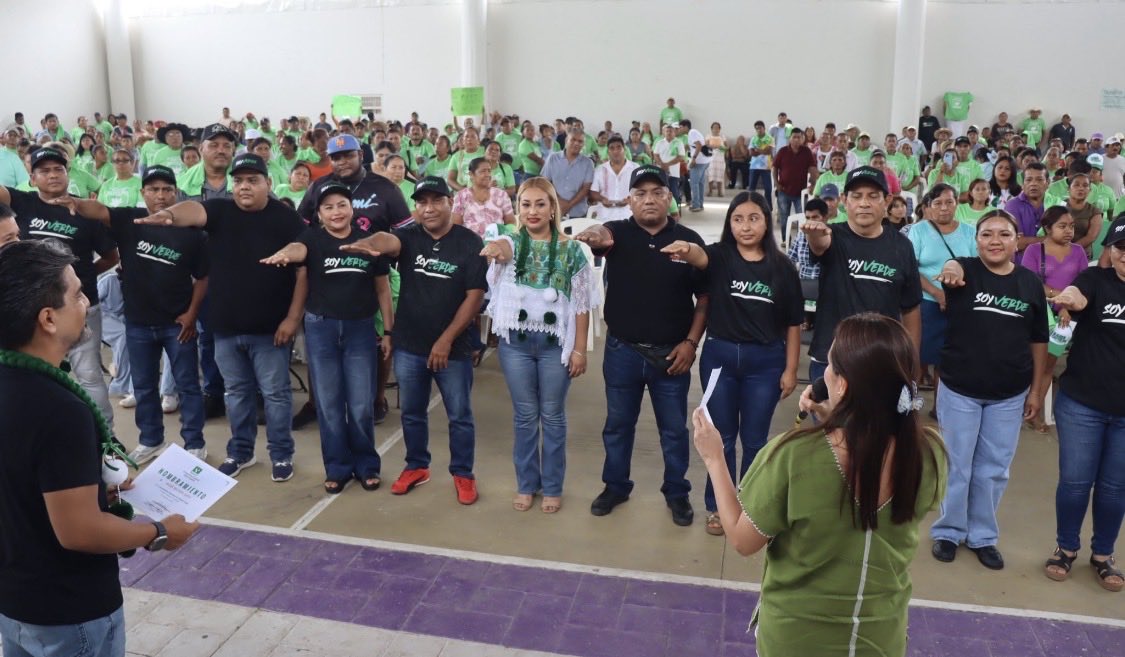 karencastrejont's tweet photo. Escuchar a la comunidad y dialogar de frente del auditorio municipal de Azoyú es la mejor manera de seguir avanzando. En este marco, felicito sinceramente a la Profesora #ArizbeBautista por su toma de protesta como Coordinadora Municipal, deseándole el mayor de los éxitos en esta encomienda.

Agradezco al diputado @MdelamoraT y a @aaangli por su compromiso y por hacer posible este encuentro. ¡En unidad y con trabajo real, hacemos un Guerrero cada vez más grande!