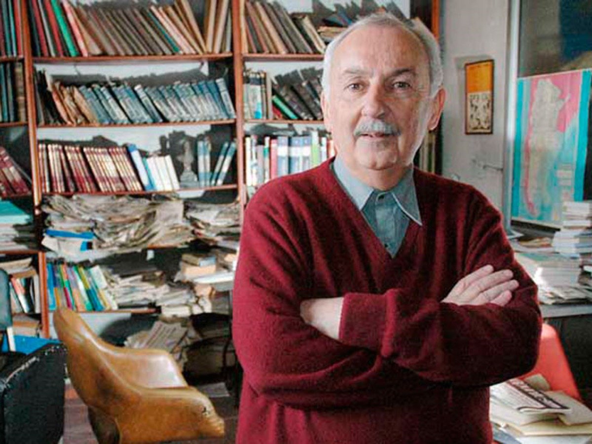 larroqueandres's tweet photo. Con profunda tristeza despedimos a Norberto Galasso, uno de nuestros grandes maestros y referente del pensamiento nacional.

Hasta siempre compañero ❤️ https://t.co/gLzu4PjQf5