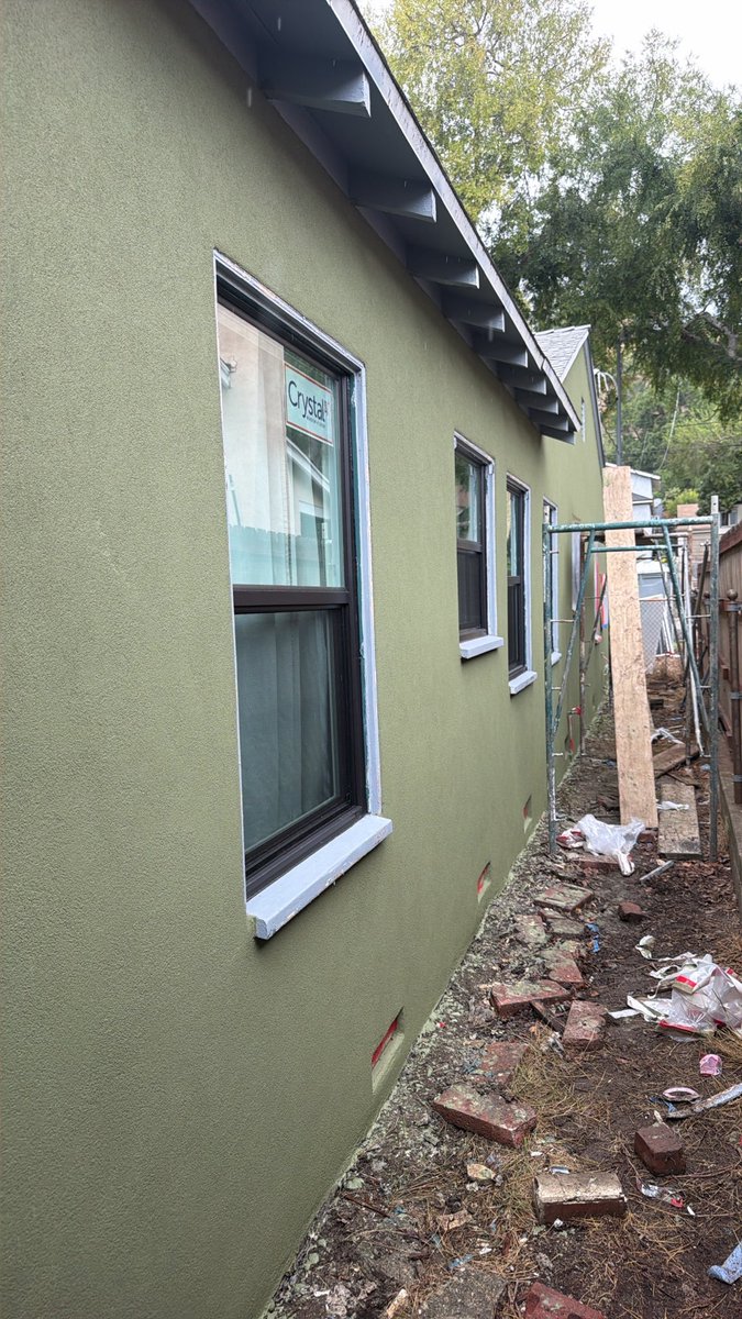 MBContractor's tweet photo. Acrylic custom color for this house in east LA. A huge reason why people hire us for their exterior Is because we can coordinate the stucco and painting portion. We take into account all the finish details and having to return to leave a uniform finish. Almost done with this stucco project.