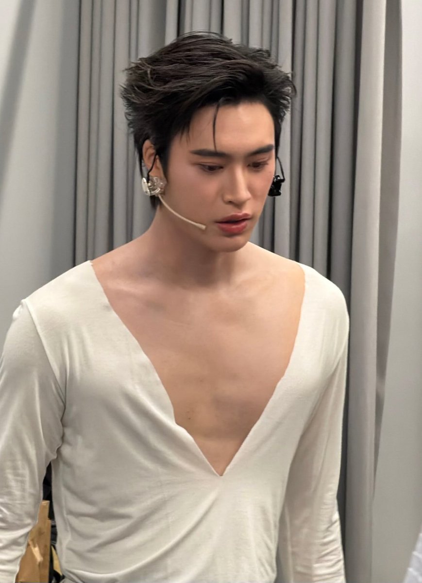 gemiibunny's tweet photo. I love me some pretty chest men.... https://t.co/pBqeECwtAq