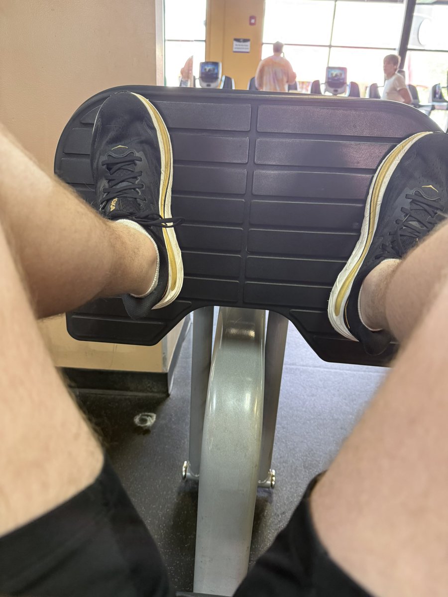 JustAGyer's tweet photo. celebrating Labor Day by getting into the birth position on leg press #itsaboy https://t.co/qxQC8W3jt4