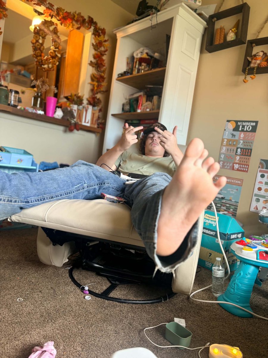 Johnsmithqkw83's tweet photo. @johnsmith come serve this  souls @MASTER_UPDATES @ScallySketch @rt4dom @RT4Kings @alphaxfindomrt #findom #FinDom #Cashmaster #cashgod #cashalpha #dom #sniff #serve #send #cashapp #cashmaster #serveyourhsalpha #feet #malefeet #footfetish #cashmaster #findom #footworship https://t.co/wbSZdFg5DU