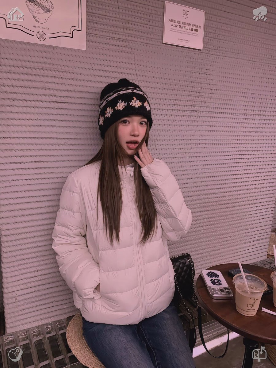 rena_plum23's tweet photo. 🦽Italian-inspired terms Lightweight, plush acrylic knitted accessories for chilly weather provide snug, toasty ease with timeless, understated designs that complement every coat, jacket, and winter layer for effortless everyday styling. https://t.co/bSmeWpcWXm