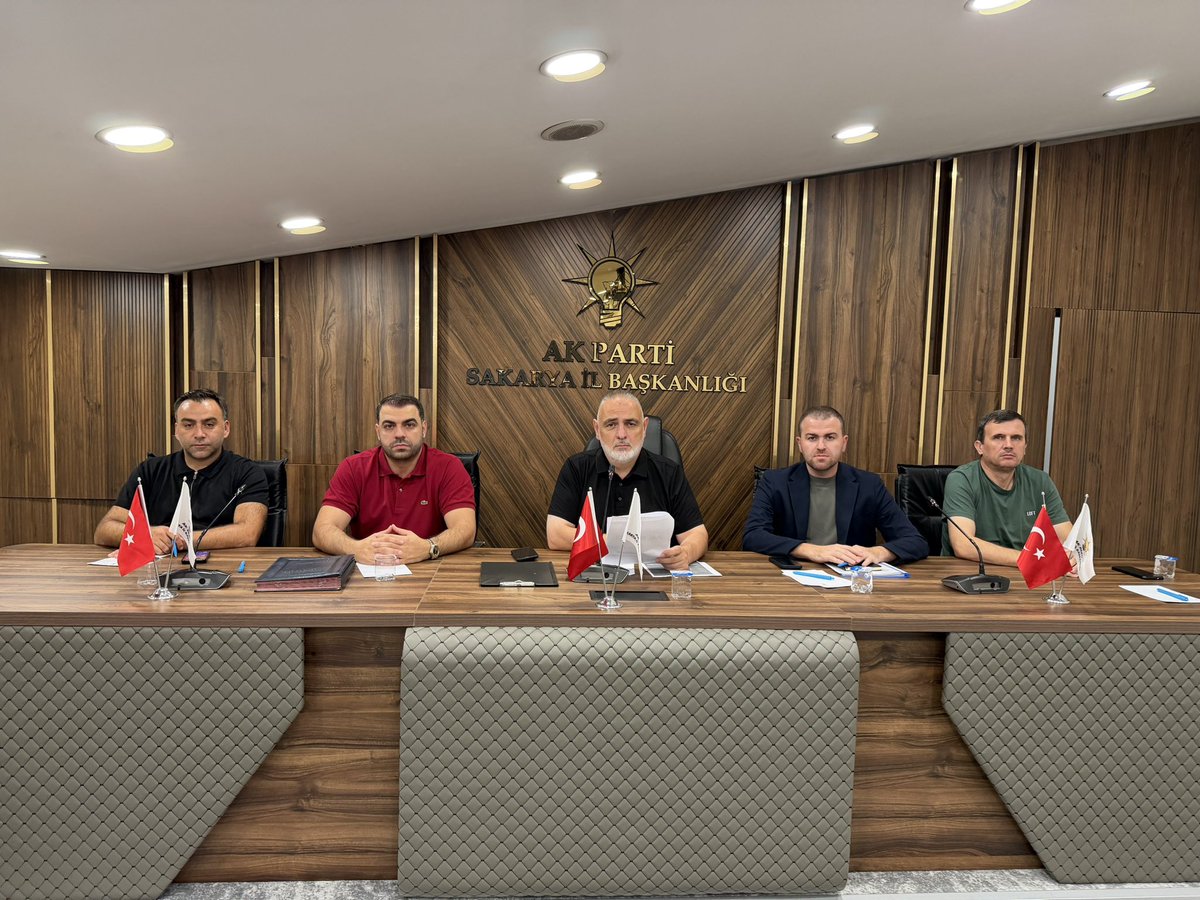 AKPartiSakarya's tweet photo. AK Parti Sakarya İl Yönetim Kurulu Toplantısı, İl Başkan Vekilimiz Sayın Recep Hacıeyüpoğlu’nun başkanlığında gerçekleşti.
 
#ÇeyrekAsırlıkDestan https://t.co/NJPirh6DLd