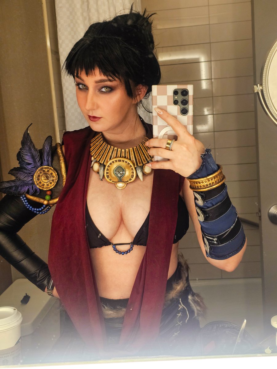 ODanicaRockwood's tweet photo. Dragon Con, 
you had heart and soul, but you were a logistical nightmare. Boasting your 40th anniversary while attendees were blacking out in the summer heat just trying to pick up badges was embarrassing. I’ve been to bigger, better-run events that would never.

#Dragoncon https://t.co/3T1enavHIZ
