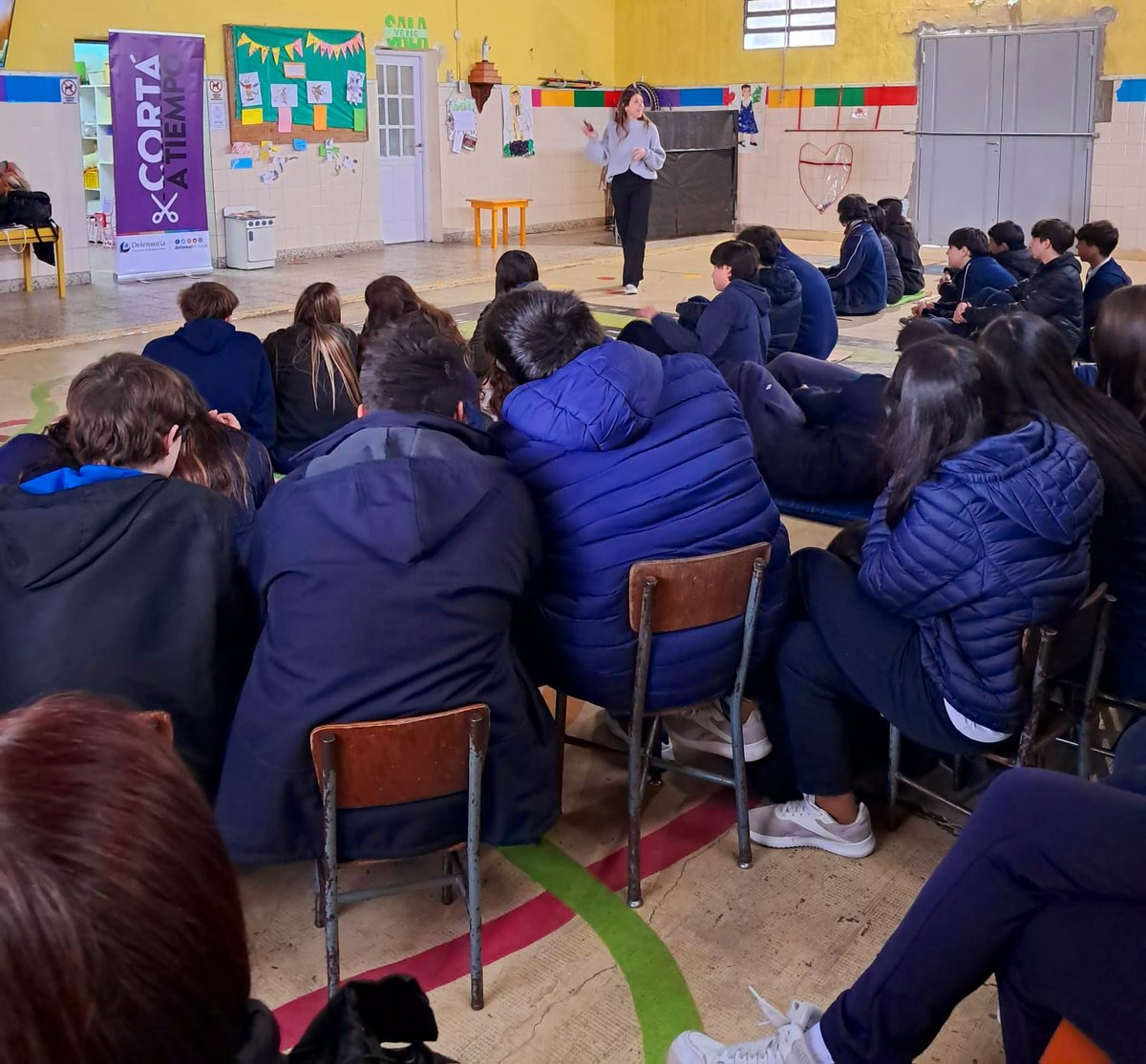 defensoriaPBA's tweet photo. 💜Brindamos un nuevo taller de concientización sobre noviazgos violentos #CortaATiempo destinado a estudiantes de 4º y 5º año del Colegio Hijas de la Cruz, de la ciudad de La Plata. https://t.co/98YdYX64Gq