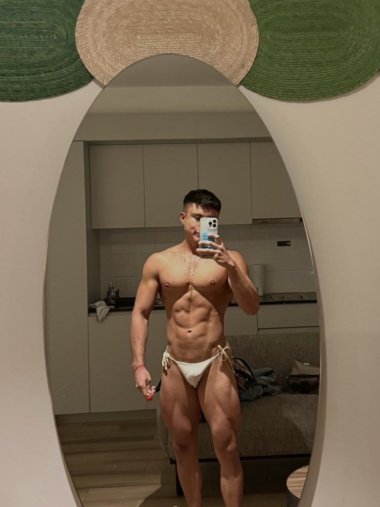 adrianemece's tweet photo. 😋🍫 https://t.co/45Fp6AhmGr
