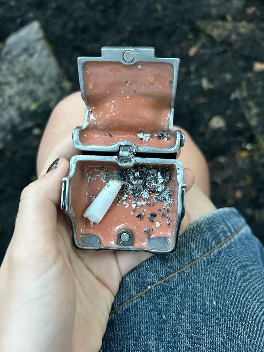 mugIerette's tweet photo. pocket ashtrays exist and makes you look cooler https://t.co/glpAhzhnlE