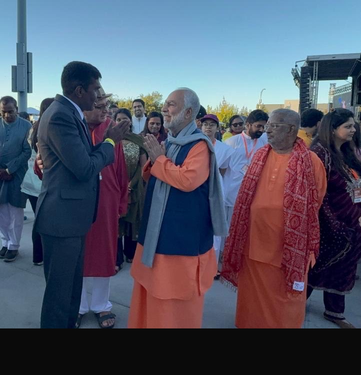 CGISFO's tweet photo. Consul General Shri Satish Sivan joined the 75th Amrit Mahotsav of @ChinmayaMission as Guest of Honor at the “Sing Gita, Live Gita” event in San Jose. The evening brought the community together in a celebration of the timeless wisdom of the Bhagavad Gita through music and devotion.

Consul General also had a warm interaction with Swami Swaroopananda, Global Head of Chinmaya Mission, and Swami Shantananda, Head of Chinmaya Mission West and Chinmaya Mission San Jose, and acknowledged the Mission’s longstanding efforts to share the teachings of the Gita and India’s rich cultural traditions with communities worldwide.

@MEAIndia @IndianEmbassyUS @SwSwaroopananda @diaspora_india