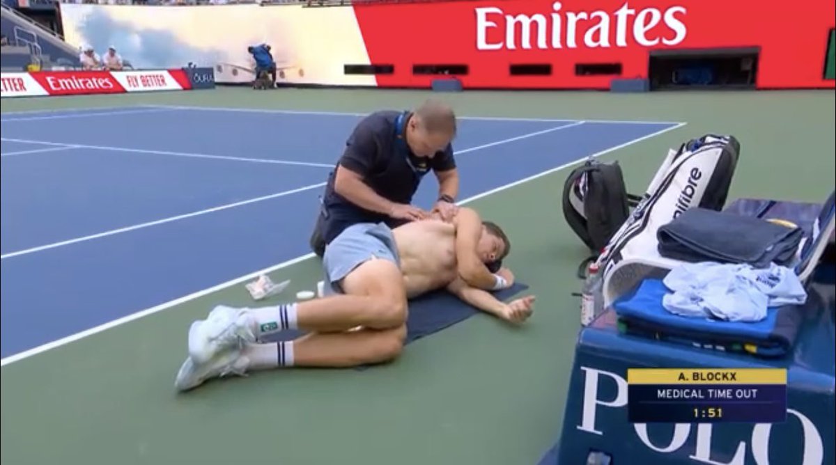 insiders_app's tweet photo. Blocks vient d’appeler le physio alors qu’il mène 3-2 1er set et surtout après avoir breaké déjà 2 fois dans ce premier set. 🍿
Il semble avoir une douleur au niveau du haut de la hanche, le mouvement qui permet le service. #USOpen #tennis https://t.co/5A7885t5Y2