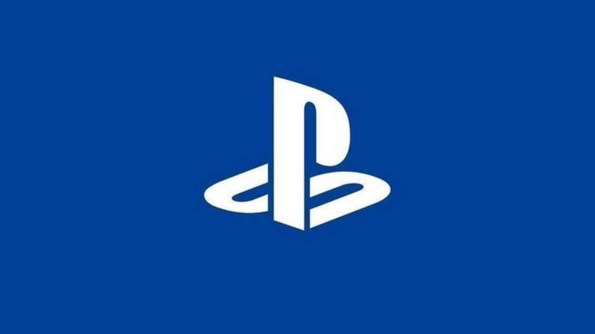 saudigamer's tweet photo. 🚨🚨🚨🚨🚨🚨🚨    
رسميًا وعاااااااااجل ومنتظر وأسطوري🫡🫡🫡‼️‼️‼️‼️

متجر PlayStation السعودي يعتمد الريال السعودي بدل الدولار‼️🇸🇦🔥🔥🔥🔥
    
🔹️ إذ أعلنت سوني بلايستيشن رسميًا تغيير العملة المستخدمة في PlayStation Store السعودي من الدولار الأمريكي إلى الريال السعودي، ضمن خطة لتوطين عملة المتجر 🫡 
    
🔹️ وستبدأ أعمال الصيانة الخاصة بالتغيير في 5 أكتوبر 2026، على أن تنتهي في 8 أكتوبر، وخلال هذه الفترة لن يتمكن اللاعبون من إجراء عمليات شراء من المتجر 🙃 
    
🔹️ وسيتم تحويل رصيد المحفظة تلقائيًا وفق سعر 1 دولار = 4.5 ريال سعودي، مع استمرار صلاحية بطاقات PlayStation الحالية بالدولار 💳 
    
🔹️ كما ستتوقف العروض الترويجية مؤقتًا، مع توقع عودتها في 23 سبتمبر 2026، وبعد اكتمال التغيير لن يكون شراء الألعاب متاحًا عبر PlayStation Store على PS3 🫣
    
🔹️ وستصبح الأسعار وعمليات الدفع معروضة بالريال السعودي، دون الحاجة إلى التعامل مع الدولار أو تحويل العملة 🇸🇦 
    
📝 رأيكم في هذه الخطوة من سوني؟