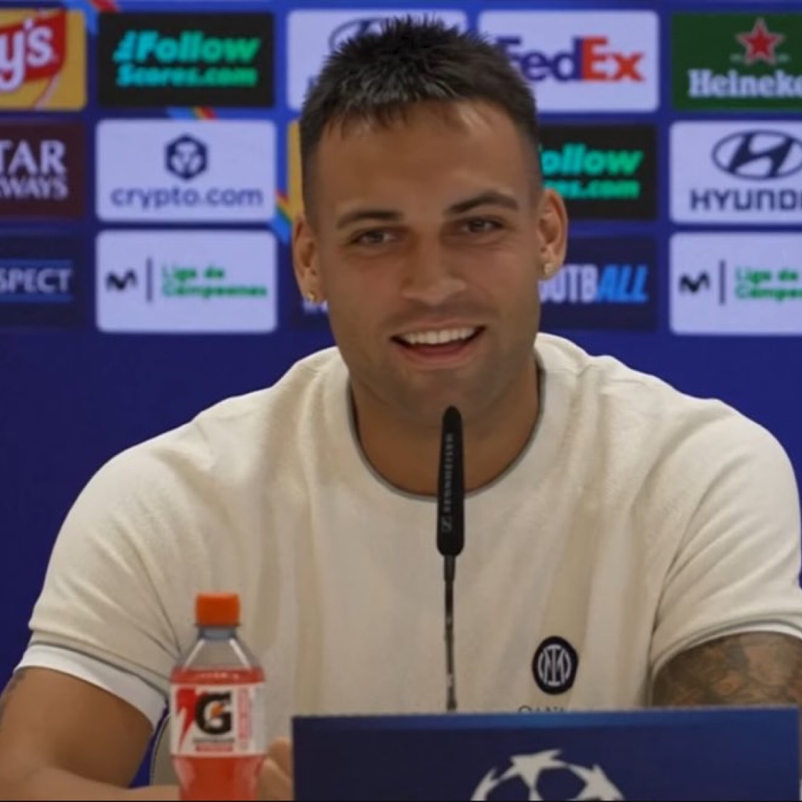 TouchlineX's tweet photo. 🚨🗣️ Lautaro Martínez on facing Real Madrid tomorrow night: 

"Real Madrid are a big team, with great value and players at a very high level."

"They've signed good players and strengthened their defense with quality, but we have our weapons to match their level." https://t.co/Mgg0TiqTxC