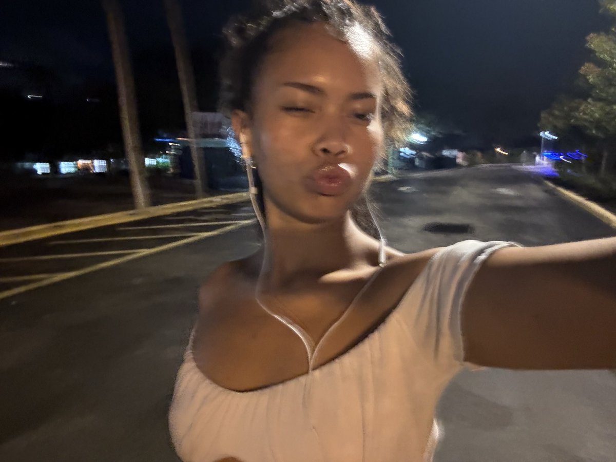 aa__bold's tweet photo. Selfies 🤳 #fyp #selfies https://t.co/yvCMlXb3uT