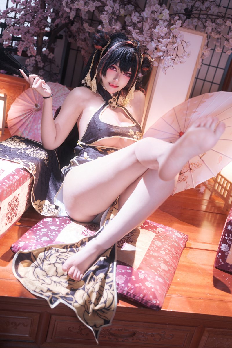 _at_the_time's tweet photo. 牡丹 - 花中之王
#NIKKE #NIKKEcosplay https://t.co/ARLR3Zydzv