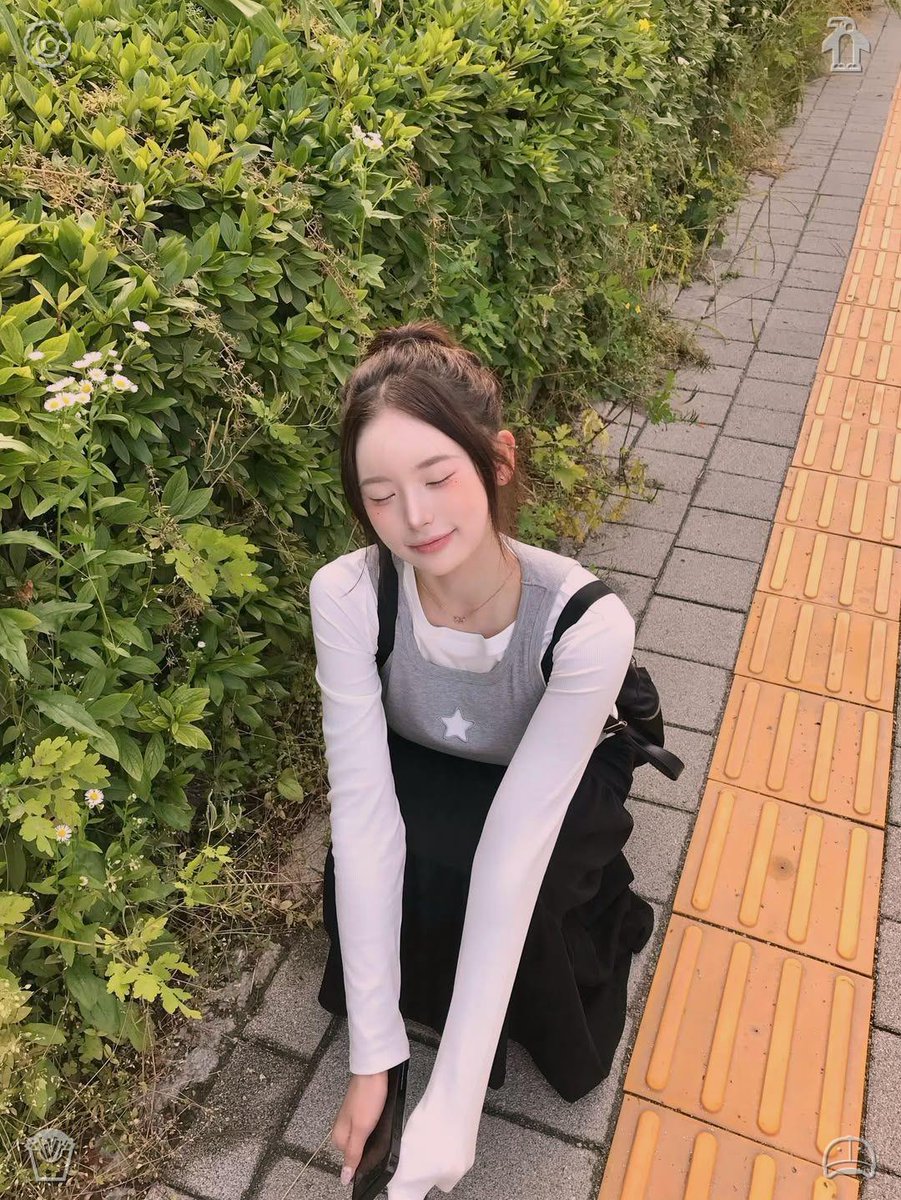 cocopieuwu's tweet photo. As time drifts by, the sole noises are the gentle splash of water striking the hull, the sporadic call of a gull overhead, and the soft murmur emanating from the distant coastline—a cadence that resonates like a familiar refuge. Neatly arranged shelf, neatly segmented (correcte https://t.co/nNGMGXJSx2