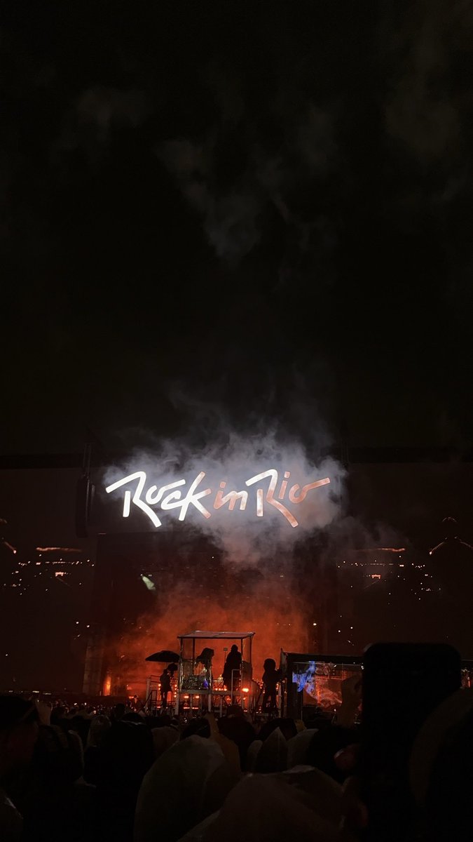 marimarinhofc's tweet photo. Obrigada Itaú por ter realizado meu sonho de viver esse momento inesquecível no Rock in rio❤️‍🔥 foi incrível!!! @itau 
#ItaúnoRockinRio2026 #MeNotaItaú https://t.co/qVErQEdQXg