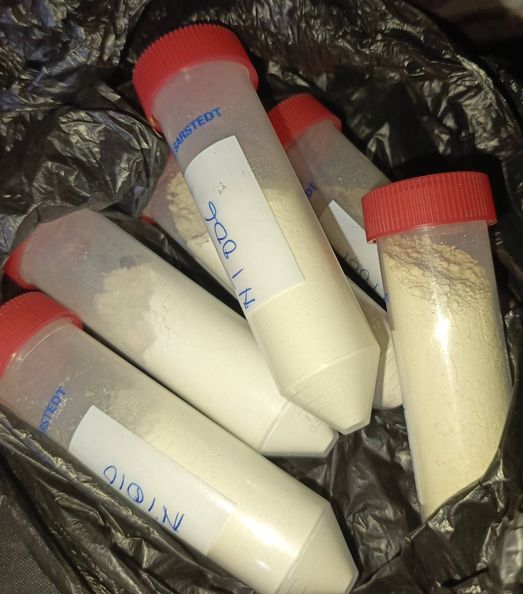 oresoil's tweet photo. Ntoronko samples ready for XRF analysis.
Checking the geochemical composition of the gypsum samples to better understand their quality and mineral characteristics.
📍 Ntoronko
🪨 Gypsum
🔬 XRF Analysis
#gypsum #XRF #geology #geochemistry #Ugandageology #mining https://t.co/Oer5fMcBec