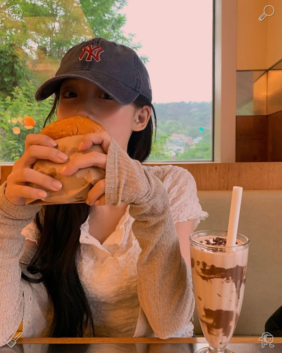 _ressen_'s tweet photo. Take your time sipping milk tea to gather the little bits of everyday positivity. Those small moments of sweetness feed the spirit and infuse routine days with a sense of possibility. 🏆Pro tip: tracking material costs plus fine-tuning your work processes equals reduced expenses https://t.co/Ir9jywRIlI