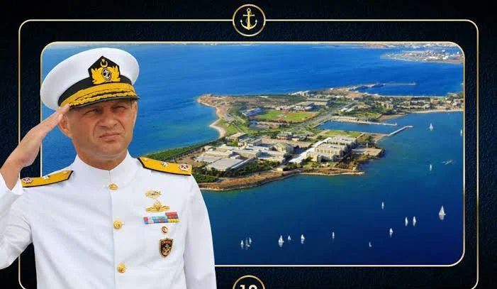 ZaferArapkirli's tweet photo. AMİRAL TÜRKER ERTÜRK'E ÖZGÜRLÜK

Türker Ertürk'ün hukuksuz bir şekilde tutuklu bulunduğu davanın ilk duruşması, 8 Eylül Salı günü (yarın) saat 10.40 da, Bakırköy 5. Asliye Ceza mahkemesinde (Bakırköy Adliyesi ana bina kat 3) yapılacaktır. 

Yıllar önce, sözde de olsa var olan ifade özgürlüğünü kullanarak yaptığı bir konuşmanın bugün "ısıtılarak" bir muhbir tarafından dolaşıma sokulması ardından gözaltına alınıp tutuklanmıştı. 

Vatanseverlikte ve bu ülke halkına bağlılıkta kimsenin eline su dökemeyeceği bir emekli askerin yeri cezaevi değil, evidir. 

Vatanı bölmek, milleti birbirine düşürmek için uğraşanlar, devlete kurşun sıkanlar, terör yandaşları, emperyalist uşakları ortalıkta  serbestçe dolaşırken, Türker Amiral'e reva görülen muameleye hepimiz karşı çıkalım. 

#TürkerErtürkeÖzgürlük