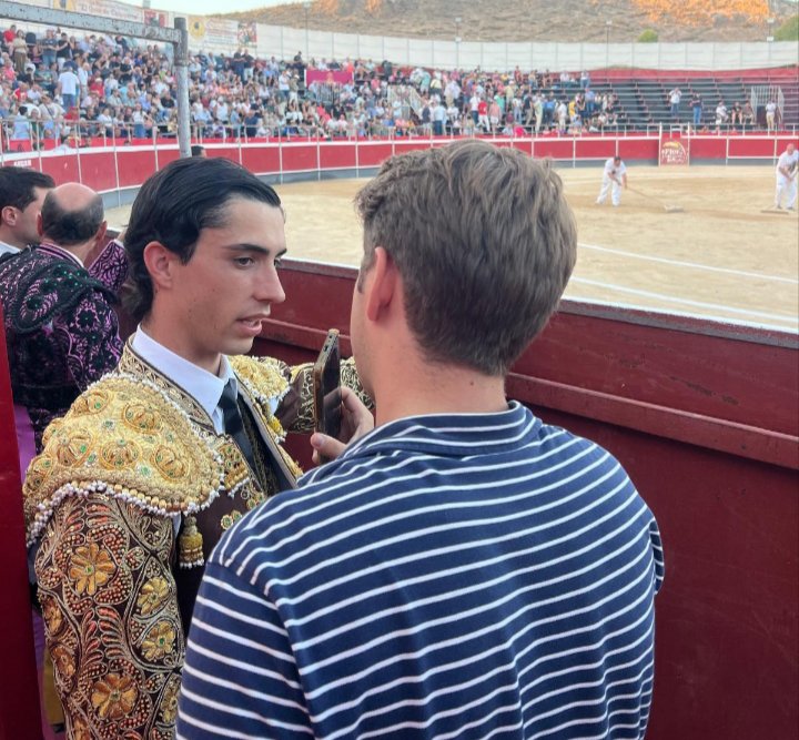 LaMonteraRadio's tweet photo. 📻 Noche de lunes, noche de radio y toros
💣 #ElMene tomará al alternativa en Zaragoza el 17 de octubre con Morante y Urdiales
🔴 Exclusiva de @Fernandoverajr en Calasparra
Esta noche, a partir de las 22:05, en @ORMurcia @LaMonteraRadio https://t.co/XhH3JgAcU8
