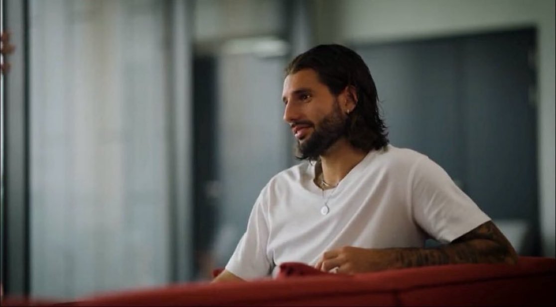AnfieldSector1's tweet photo. Dominik Szoboszlai believes if the team ups its tempo, Liverpool can once again be a dominant force:

“This is what we missed last season. If we can bring this intensity back, that we want it more than the others, together, no one can stop us."  

[@footballontnt] https://t.co/rPs8viLWGY