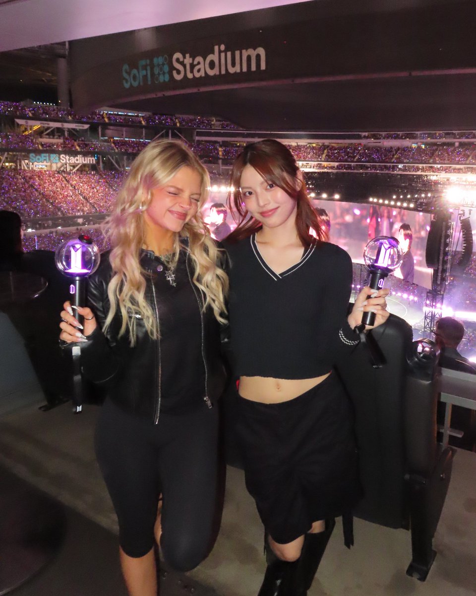 saint_satine's tweet photo. a night to remember 💜 @bts_bighit https://t.co/ht30WkoRcC