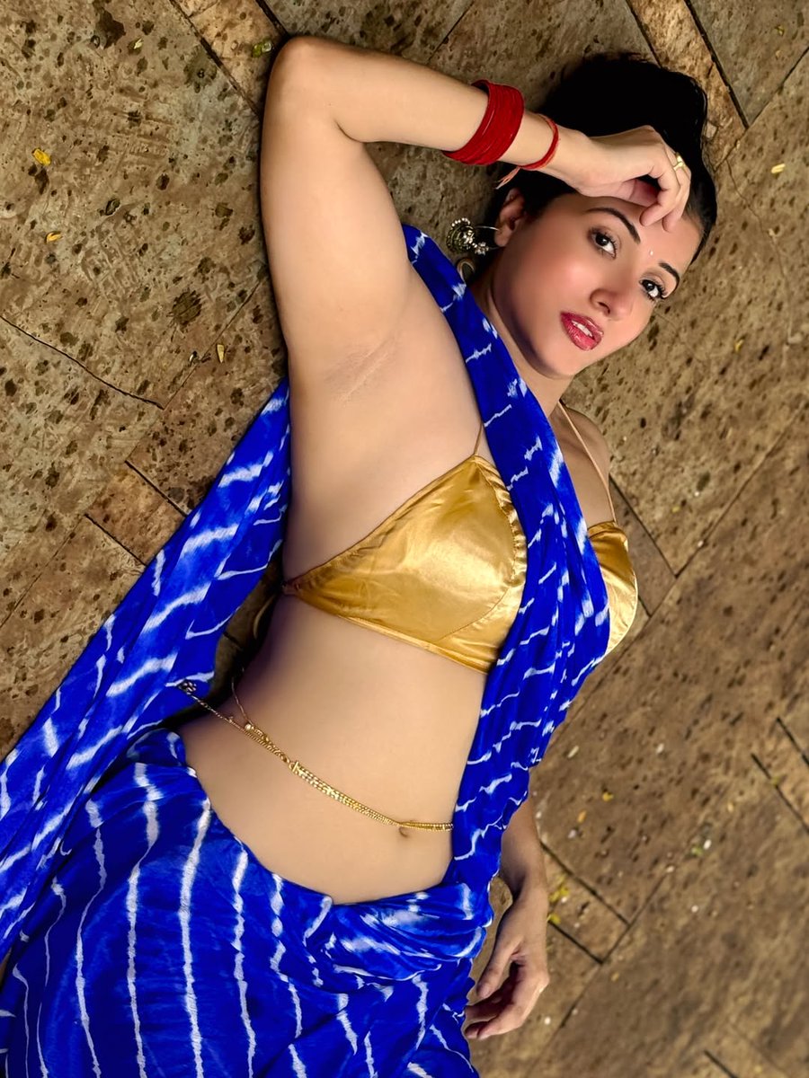 SizzlingStills's tweet photo. Radiating confidence in a saree, exuding effortless high-fashion glamour — holding the frame effortlessly.

#SareeNotSorry #SareeDrape #GlamStyle #HighGlam #PhotoSession #sizzlingstills https://t.co/QCU7oUfjaw