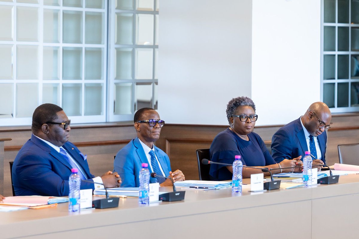 FEGnassingbe's tweet photo. Adapter notre cadre juridique et institutionnel aux évolutions de notre société et aux exigences de notre développement demeure au cœur de l’action gouvernementale. C’est dans cette dynamique que j’ai présidé, ce jour, le Conseil des ministres.

Nos travaux ont notamment porté sur le renforcement du cadre de réglementation du secteur bancaire, l’évolution du statut de commissaire de justice, ainsi que sur la promotion et la protection des droits des personnes vivant avec un handicap. Nous avons également examiné des mesures relatives au renforcement de la régulation du médicament et des autres produits de santé.

À travers ces réformes, nous poursuivons la modernisation de notre cadre institutionnel et réglementaire, avec pour priorité une action publique plus efficace, plus inclusive et davantage au service de nos concitoyens.