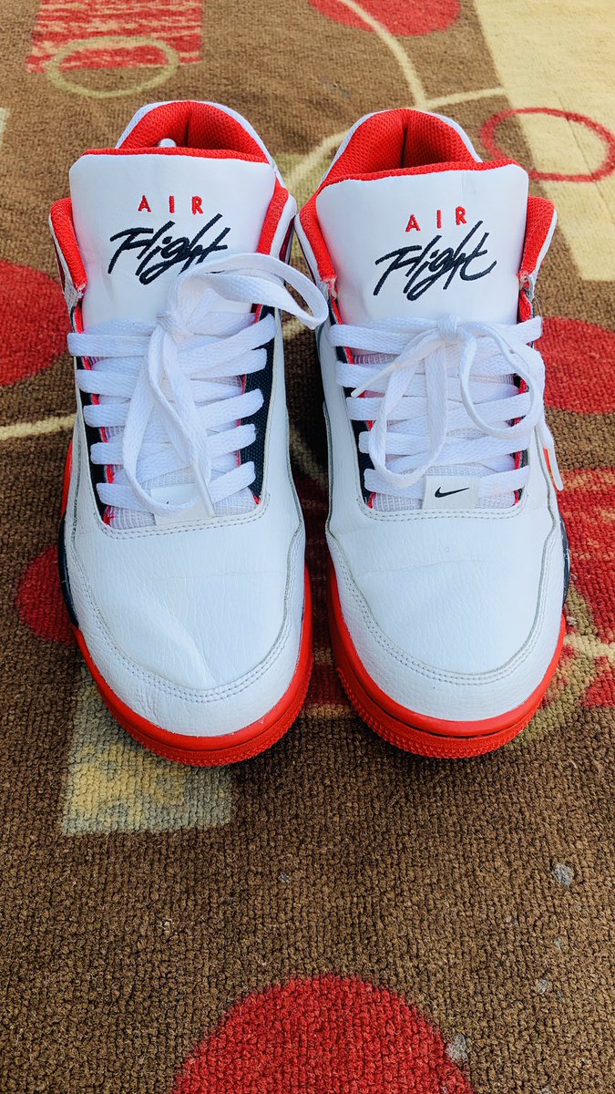 kanyozab38's tweet photo. Nike air flight 
Size50.5/6.5uk/7us
K158,000
☎️or📱+265986795391 https://t.co/lIibgjfHHB