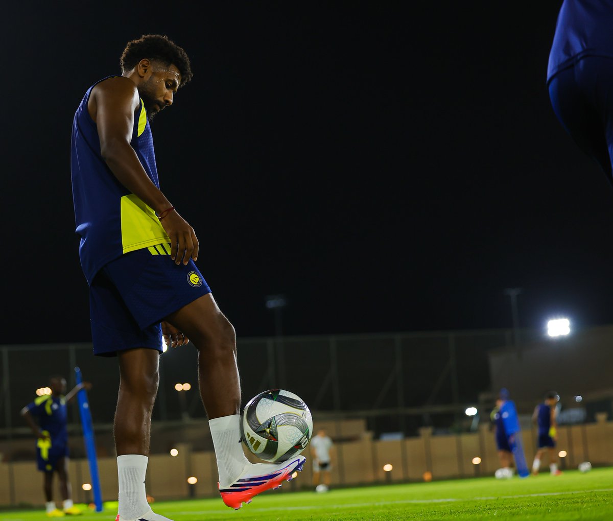 AlNassrFC's tweet photo. مسـاءٌ جديـد .. نعـود فيه إلى التدريبات 🔙 https://t.co/97LHL3yZz9