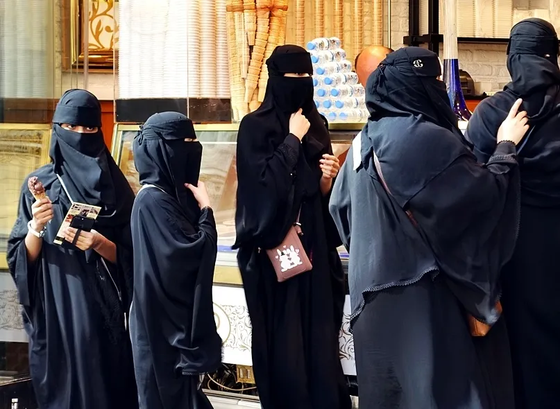 isaacrrr7's tweet photo. 🇸🇪 Suecia ha propuesto prohibir el matrimonio entre primos.

Los musulmanes están furiosos: amenazan con abandonar el país.

«El matrimonio entre primos forma parte de nuestra cultura. Prohibirlo es islamófobo. ¡Nos veremos obligados a irnos del país!»

¿Qué debería hacer Suecia? https://t.co/d6sf6eqmhg