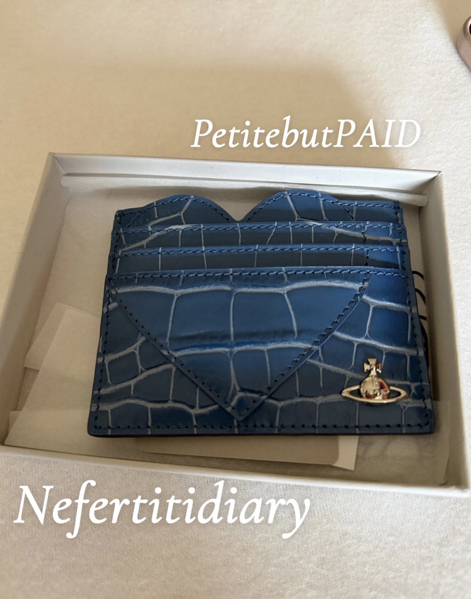 nefertitidiary's tweet photo. Designer pasjeshouder gekregen, maar jij weet dondersgoed dat ik het eigenlijk niet nodig heb, haha. Jij zorgt ervoor dat ik met gevulde zakken erbij loop. 

#paypignl #findomnl #findomme #domme #arabdomme #findom #dominatrix #walletdrain #subfunded https://t.co/D05V00YIaI