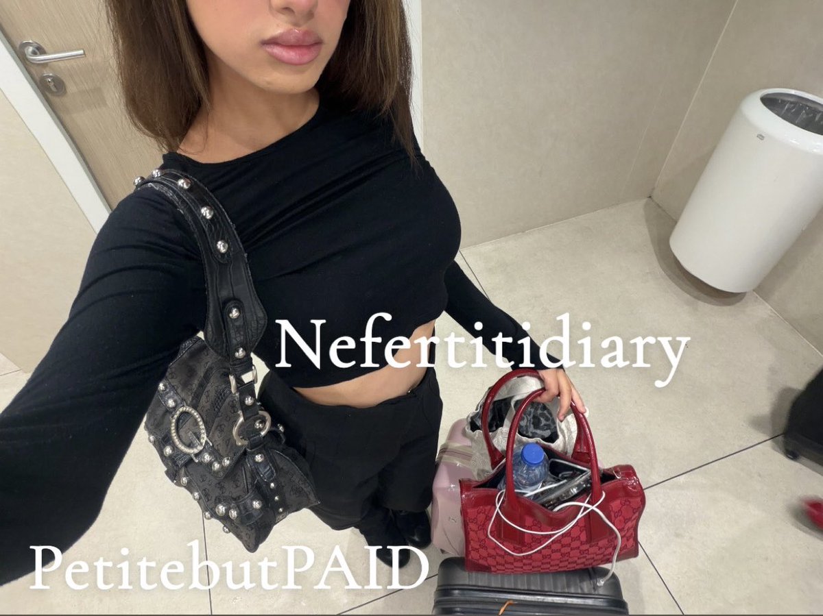 nefertitidiary's tweet photo. Designer pasjeshouder gekregen, maar jij weet dondersgoed dat ik het eigenlijk niet nodig heb, haha. Jij zorgt ervoor dat ik met gevulde zakken erbij loop. 

#paypignl #findomnl #findomme #domme #arabdomme #findom #dominatrix #walletdrain #subfunded https://t.co/D05V00YIaI
