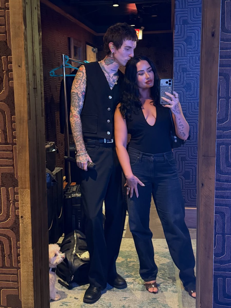 portallovato's tweet photo. 📸 | Jutes, marido de Demi Lovato, via Instagram. 🖤 https://t.co/suqDWu2aKF
