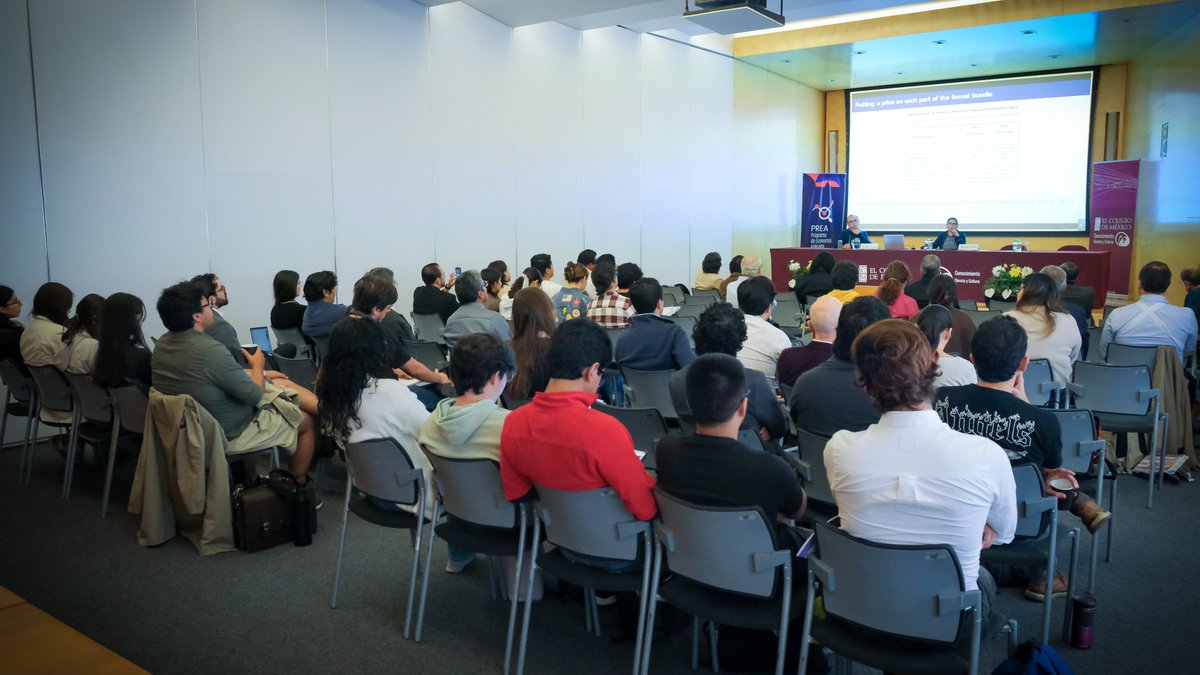 PREAColmex's tweet photo. Desde el PREA agradecemos la presencia del alumnado a la Conferencia sobre Empleo y Formalidad en el @elcolmex 🇲🇽

Gracias a los investigadores y la presencia de la presidenta de El Colegio de México, Ana Covarrubias Velasco. 

¡Sus voces enriquecen  la investigación económica! https://t.co/LmKXNyzmEi