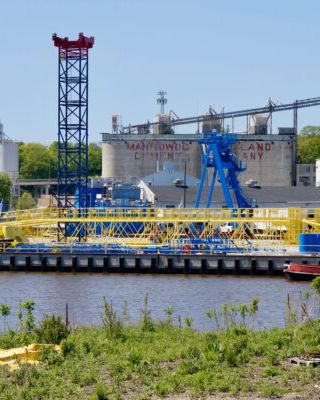 DailyReporter's tweet photo. Manitowoc's 200-foot Big Blue crane has almost reached Pearl Harbor, Hawaii, after weather delays. The crane will service U.S. Navy submarines at Joint Base Pearl Harbor-Hickam. https://t.co/ynCWhdHWox https://t.co/JMz4wNAkCE