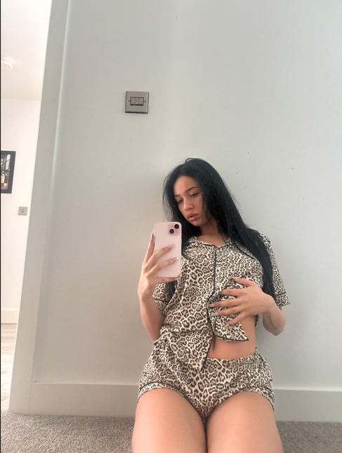 miapiperxo's tweet photo. thoughts on me in a sundress? https://t.co/4Lk3RLHbem