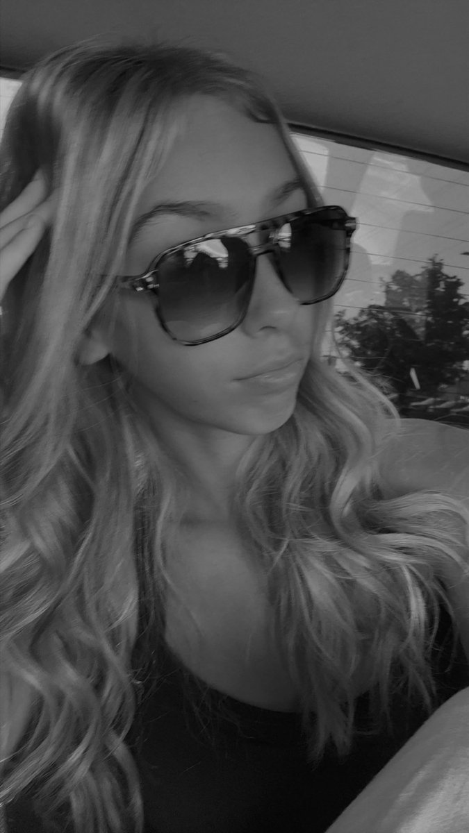 notmadsss0's tweet photo. If you’re staring, at least say hi 😘 https://t.co/B0vH1DxaWf