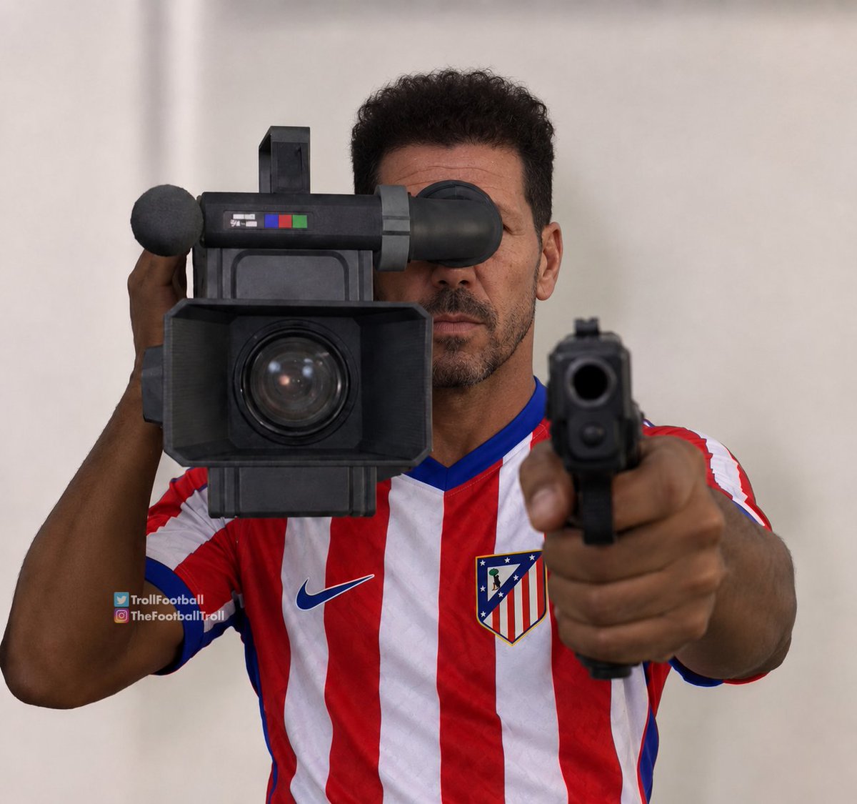 TrollFootball's tweet photo. Behind the scenes of Julian Alvarez’s photoshoot https://t.co/eGVFCTFXtG