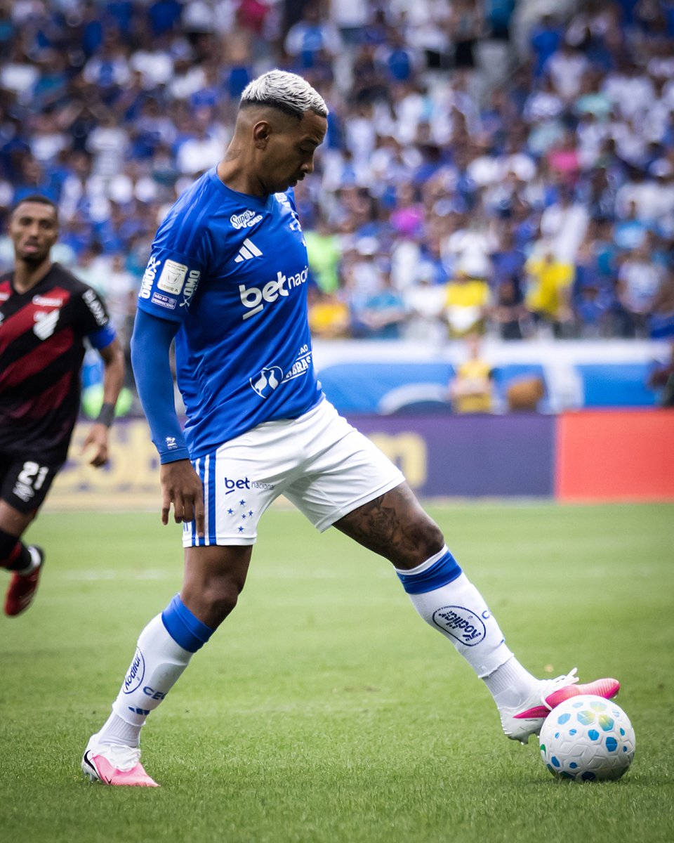futebol_info's tweet photo. 🚨🇧🇷 Alguns jogadores que estão na pré-lista de Ancelotti para os próximos amistosos da Seleção Brasileira:

• CRUZEIRO (5):
Otávio, Jonathan Jesus, Zé Lucas, Matheus Pereira e Kaio Jorge

• CORINTHIANS (4):
Hugo Souza, Matheuzinho, André e Breno Bidon

• FLAMENGO (2):
Samuel Lino e Pedro

A convocação oficial será anunciada nesta quarta-feira.

🗞️ @geglobo
📸 Gustavo Aleixo/CEC | Gilvan de Souza/CRF