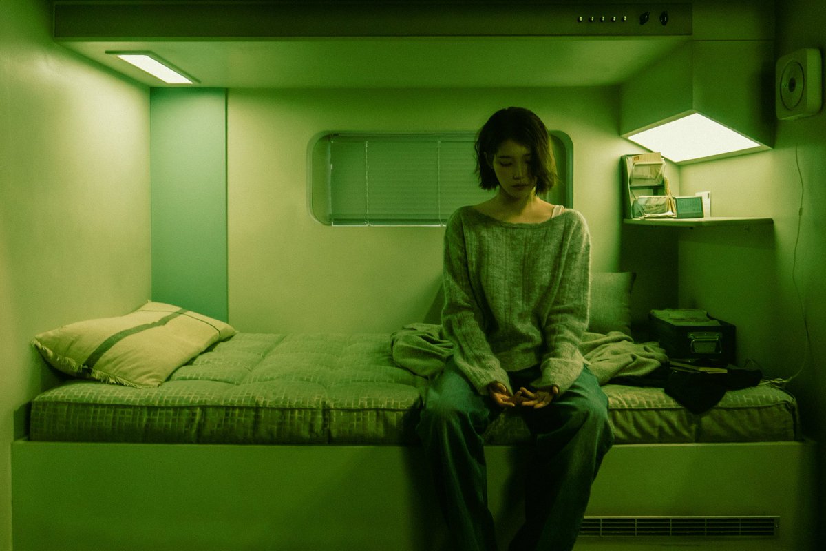 epiloguejieun's tweet photo. i love that the concept photos already tell a story! this theme of an astronaut's loneliness in space kind of reminds me of the film 'project hail mary' which i loved, so i'm really looking forward to the video 🪐🤍 also, short haired iu is back and i love it !! #IU #아이유 https://t.co/zEnpyO0rLN
