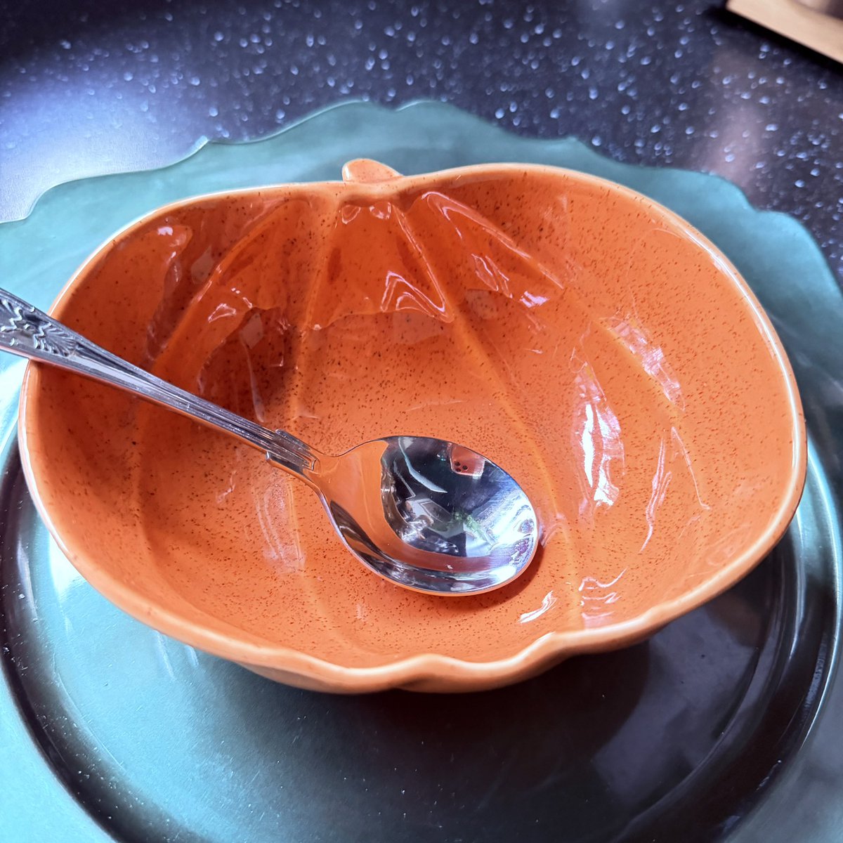 devereux1655's tweet photo. Home made Mediterranean broth tonight and plate of choice is an autumn pumpkin ๐๐ #crokery #bowls #autumn https://t.co/D2xhxoLLC4