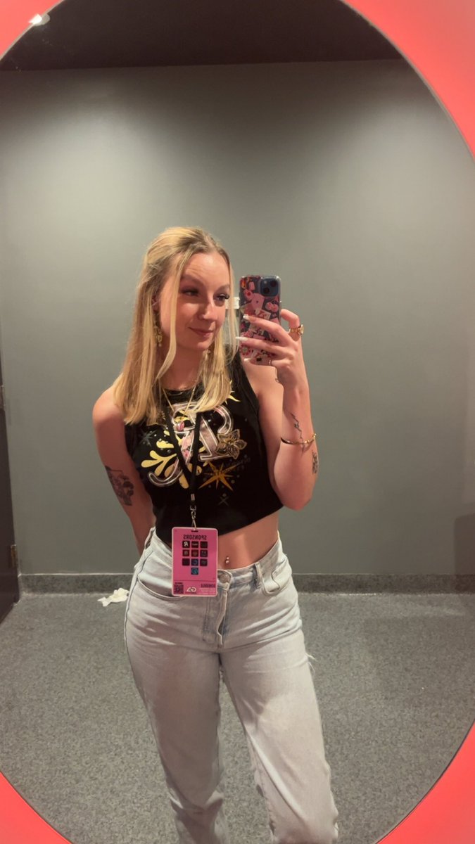 msmystvc's tweet photo. ohio review !!! 

good cod, great bathroom mirrors, even better ppl : 10/10 would visit again💗

someone remind me to take more pics next time lol. thank to u old friends and new for the killer weekend !!🤩 https://t.co/95cSHNVCEh