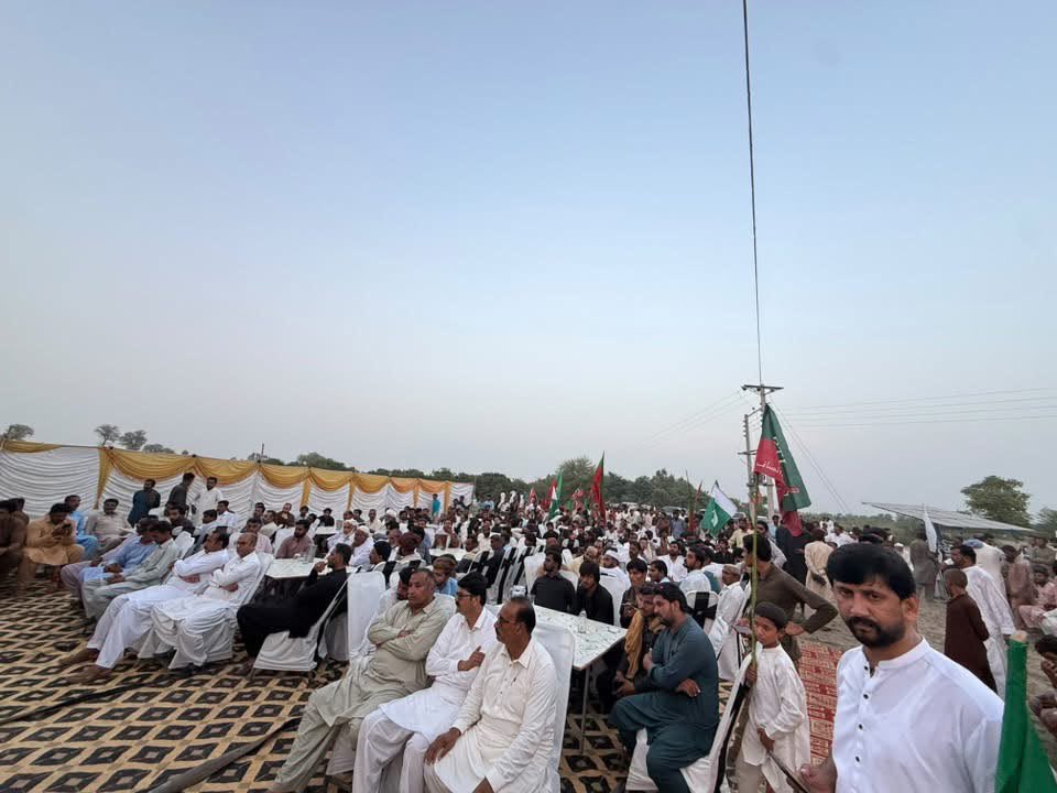 IKTodayPk's tweet photo. ایم این اے حاجی عبدالمجید خان نیازی،خان آف تھل سردار عبدالرحیم خان نیازی کی یونین کونسل رفیقِ آباد ،چکنمبر 363 ٹی ڈی اے میں  پی ٹی آئی 27 ستمبر لانگ مارچ کے حوالے سے ہونے والے  جلسہ میں شرکت.اہلیان علاقہ سے کثیر تعداد میں پی ٹی آئی کارکنان کی شرکت۔۔ https://t.co/agUn1v2Lw5