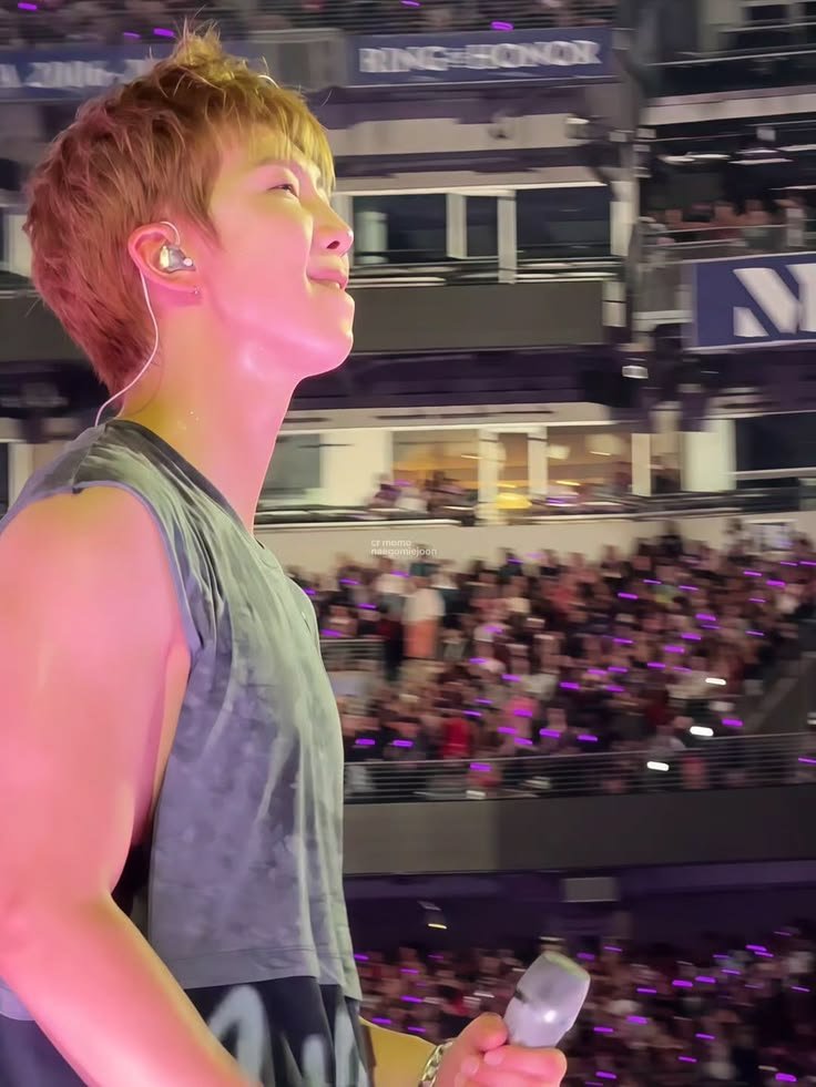 BTStoleMyTidies's tweet photo. WHAT IN THE DRAGON HELL IS THIS KIM NAMJOON PLEASE EXPLAIN https://t.co/F3ut9kLN4z