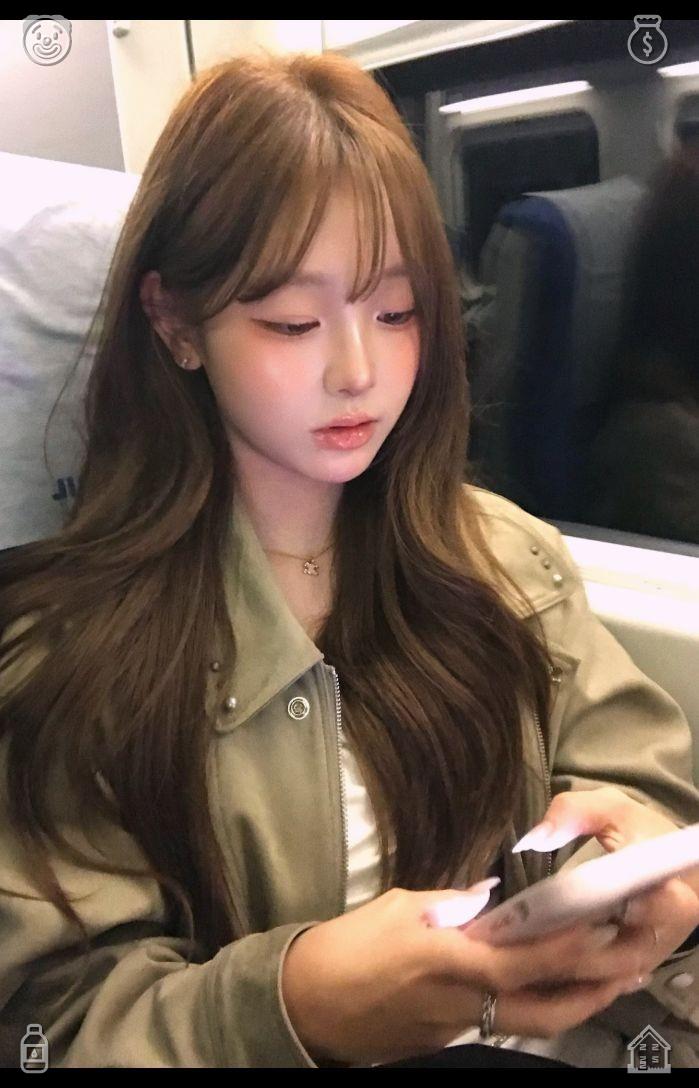 khdijhhhhh's tweet photo. Elara dashed across the chamber, her pulse pounding, scanning desperately for any route out—yet the sole opening, the corridor, was sealed by Mr. Hale. Withdrawing the blade from its stand, he pivoted toward her, his gaze fixed on the neatly hung coats and hangers in the wardro https://t.co/QkuCq715FK