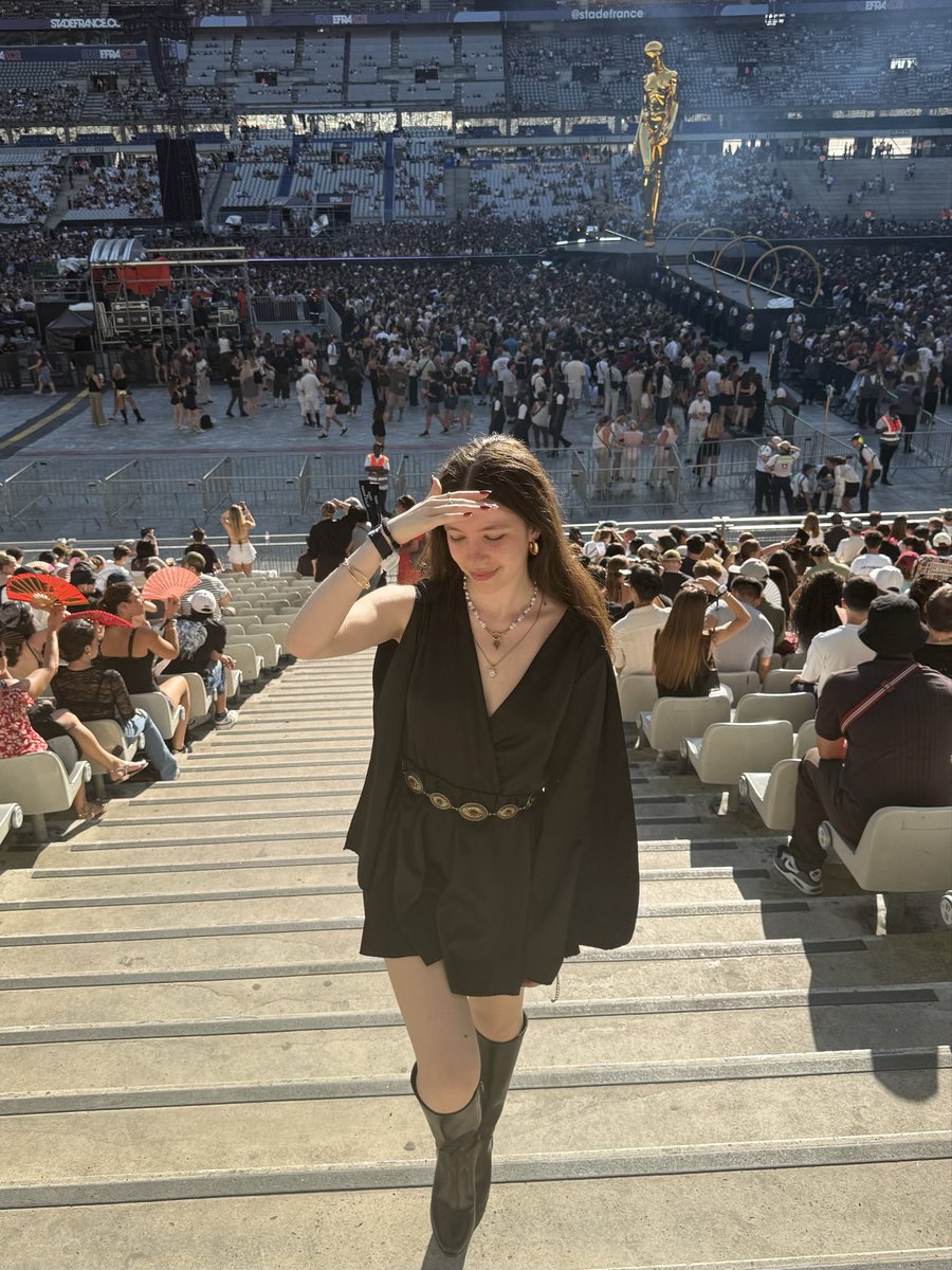 splaxe's tweet photo. Toujours en goumin de the weeknd au stade de france https://t.co/GSzkDNf1fD